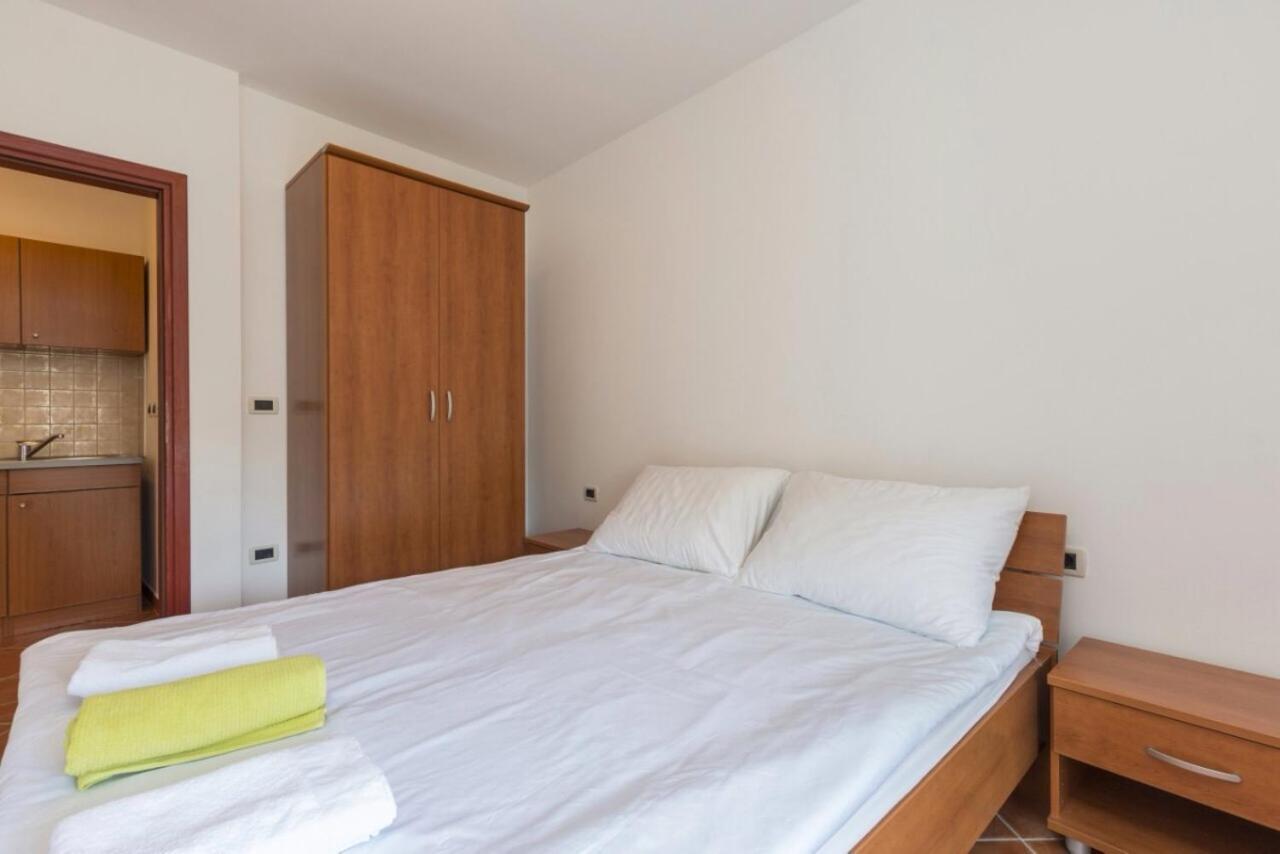 Apartments Riva 메덜린 외부 사진